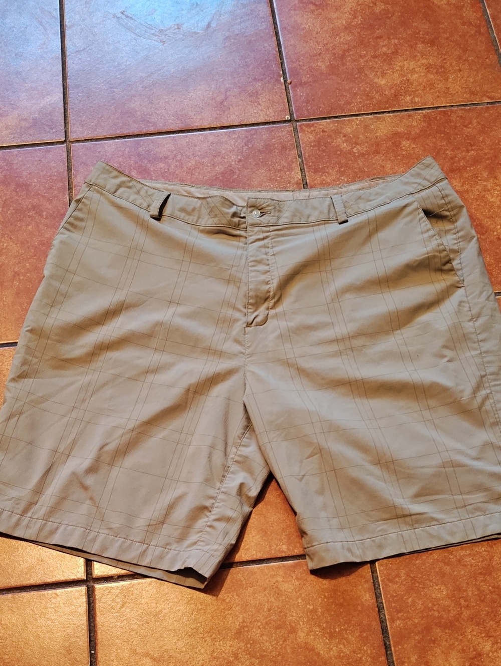 Under Armour Men's Light Brown Plaid Flat Front Shorts